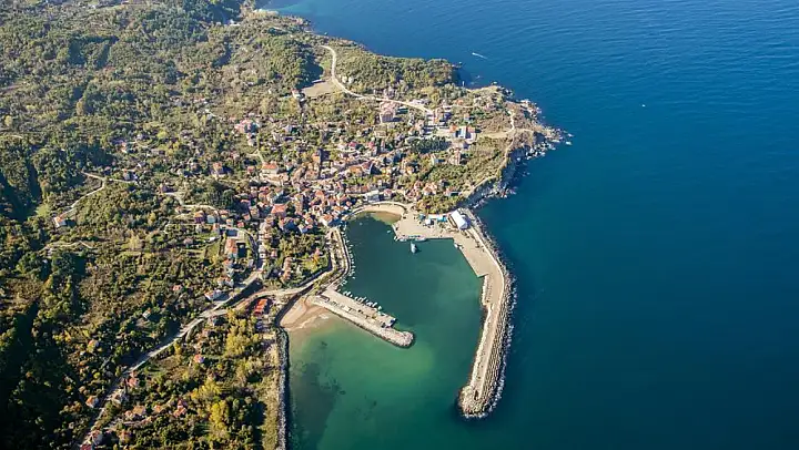 Hisarköy and Tekkeönü, working fishing settlements where wooden boats are still built