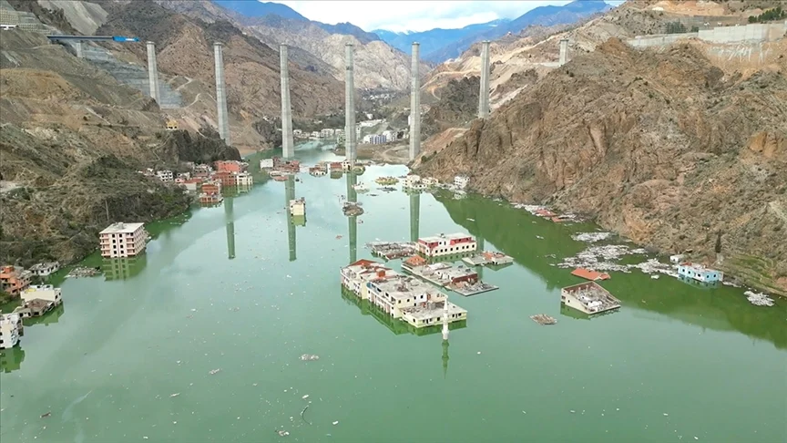 The Yusufeli Dam reservoir on the Çoruh, where the old town once stood