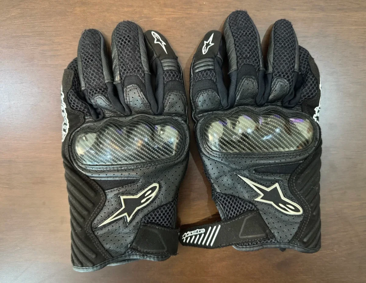 Alpinestars SMX-1 Air V2 short-cuff vented motorcycle glove